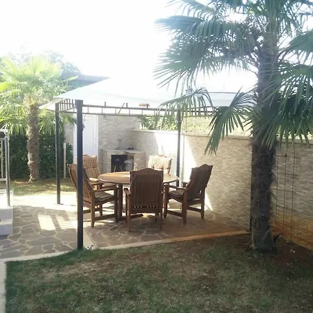 Apartment Remca W/ Private Yard + Parking Karigador