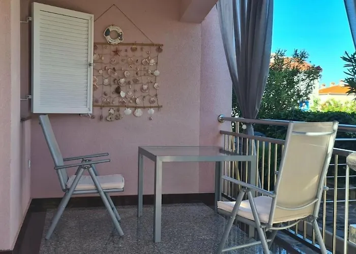 Remca W/ Private Yard + Parking *