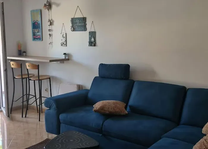 Remca W/ Private Yard + Parking Apartament