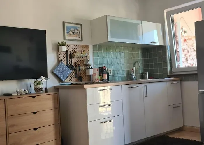 Remca W/ Private Yard + Parking