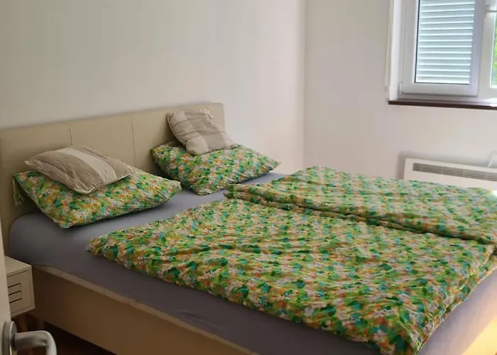 Apartament Remca W/ Private Yard + Parking Karigador