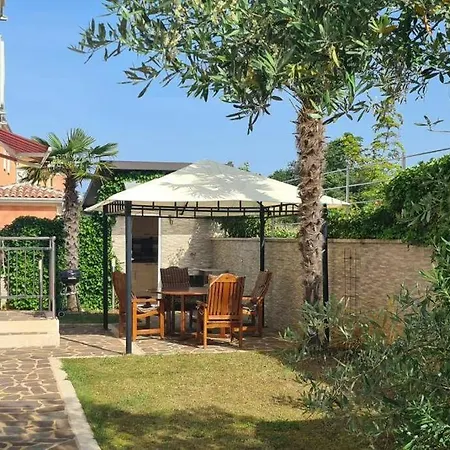 Remca W/ Private Yard + Parking Karigador